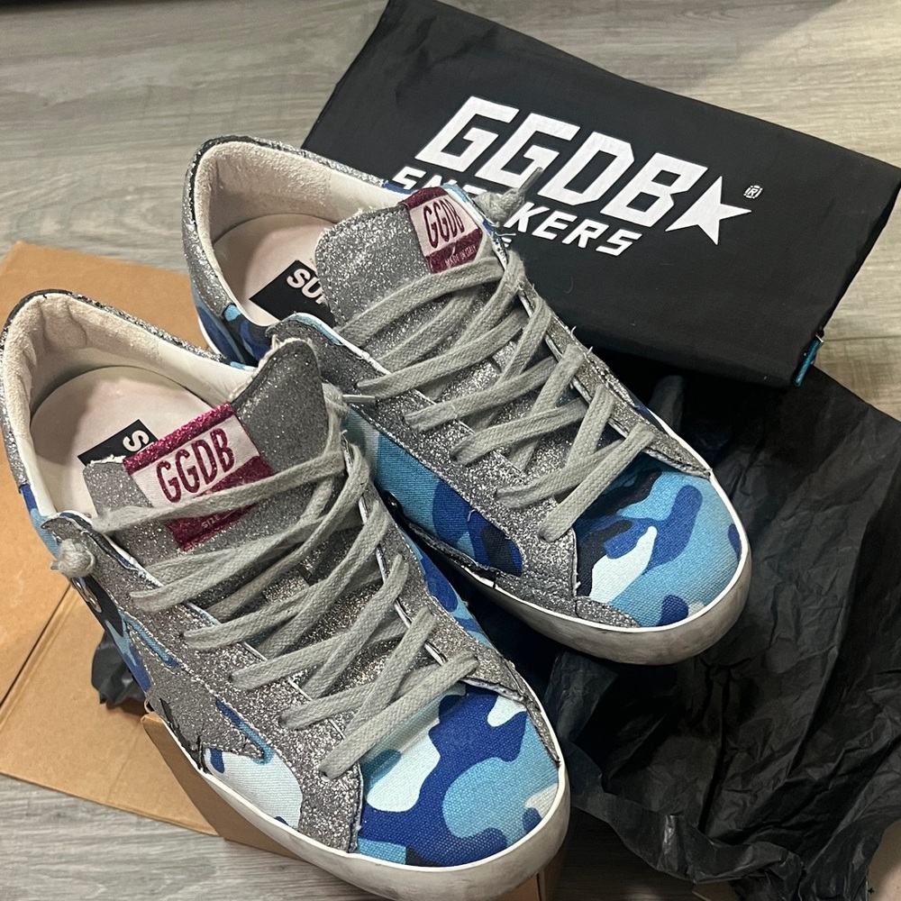 Pre-Loved Golden Goose Superstars Authentic!!!